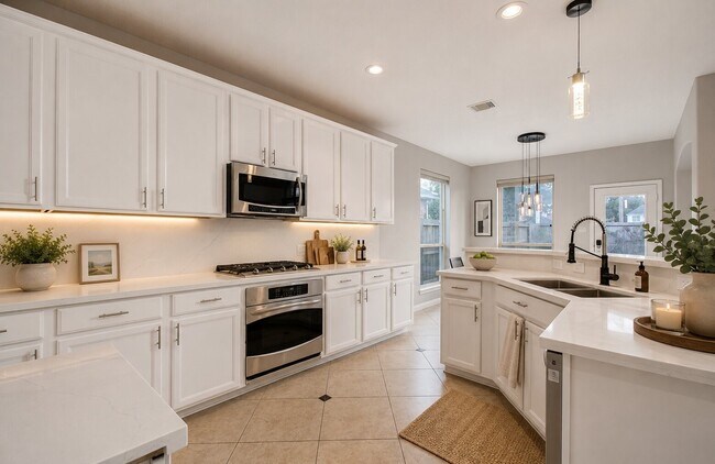 Building Photo - 302 Trillium Dr