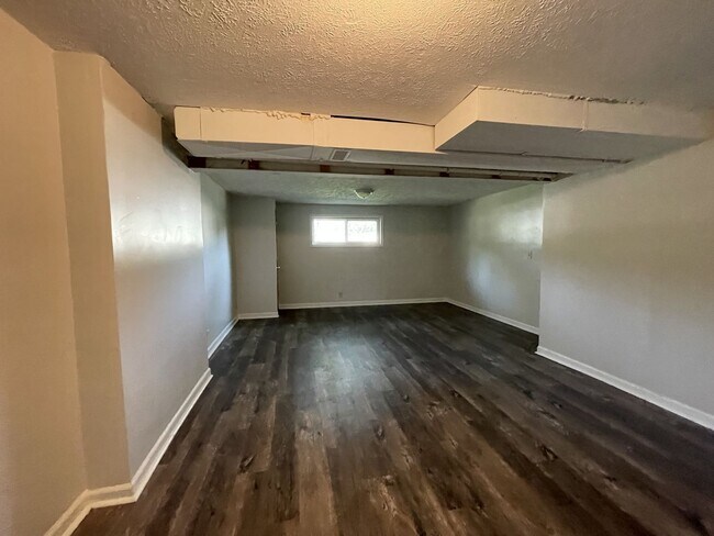 Building Photo - 7508 Elm Dr