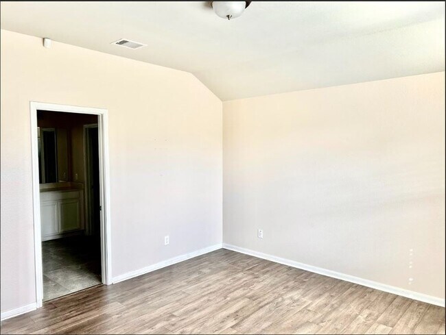 Building Photo - 21423 Holly Heights Rd