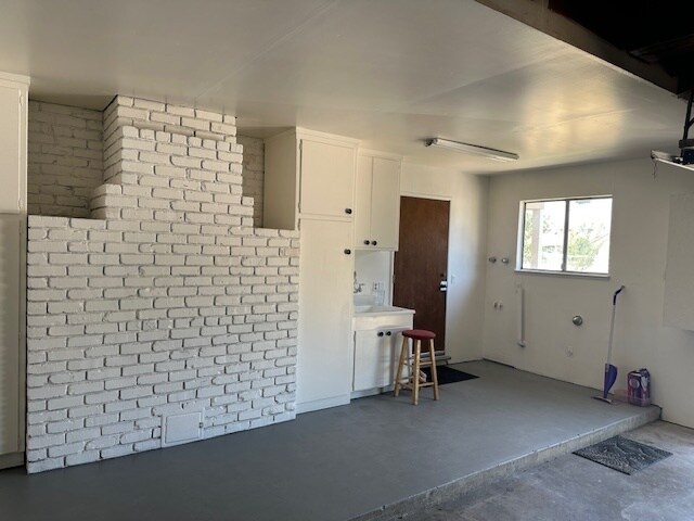 Building Photo - East Modesto Country Living, 3 Bedrooms 2 Bathrooms