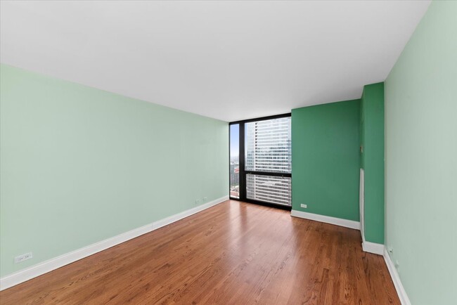 Building Photo - 1122 N Clark St