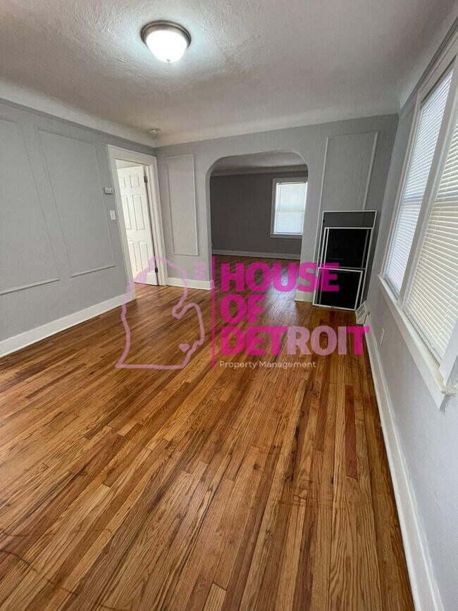 Building Photo - SECTION 8 ONLY | 4 BEDROOM | 3 BATH | FREE...