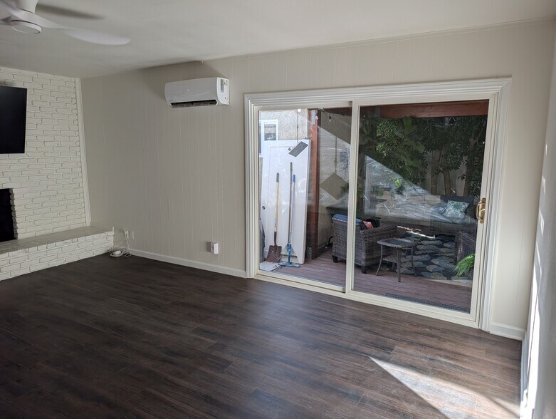 Unit B - Sliding Door - 5011 Stacy St
