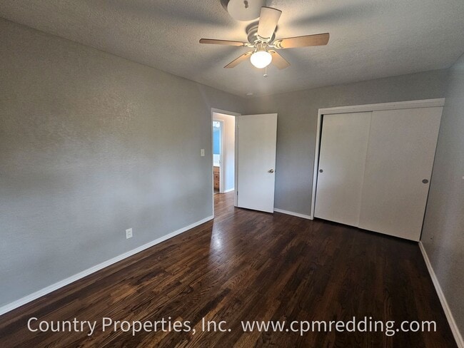 Building Photo - Garden Tract 3-Bedroom House with Hardwood...