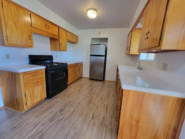 Building Photo - 330 Sky Vista Way