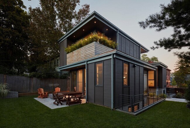 Building Photo - 76 Holworthy St