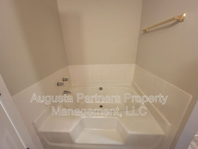Building Photo - 2312 Perot Dr