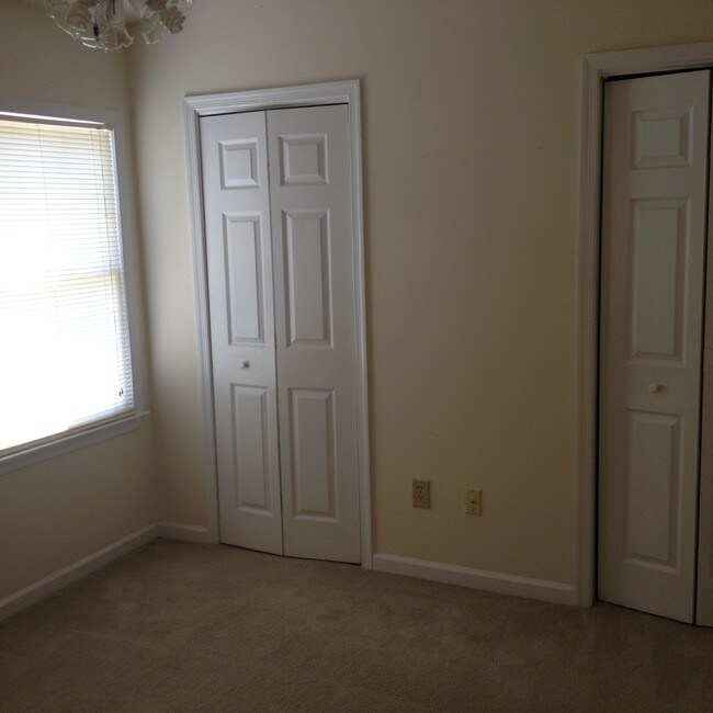 Building Photo - 803 Reserve Way