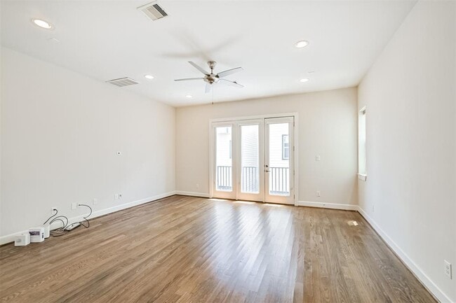 Building Photo - 2526 Chenevert St