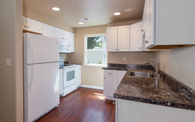 Building Photo - 3612 E Moody Rd