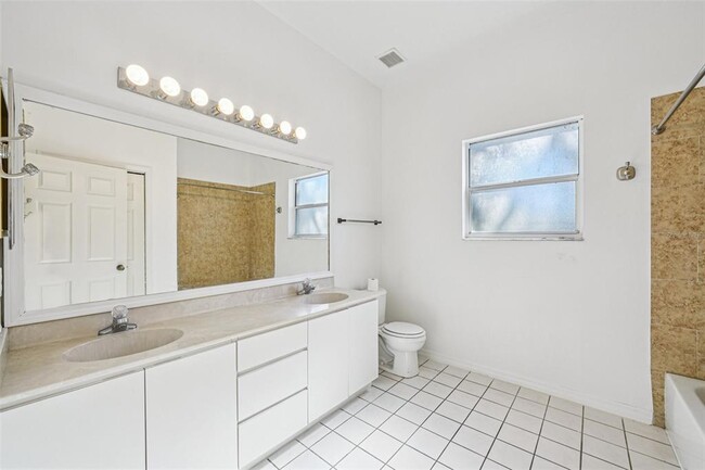 Building Photo - 918 Academy Dr