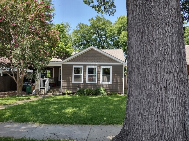 Building Photo - 4702 Rosedale Ave