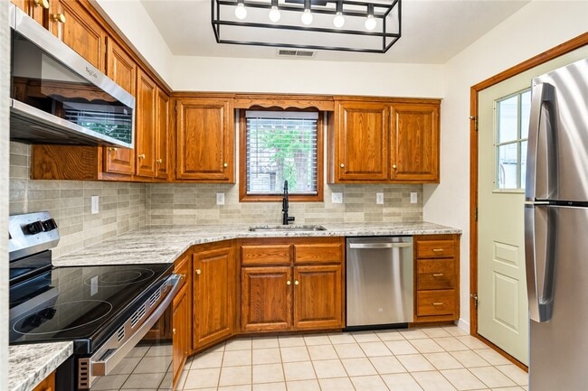 Building Photo - 25 Shakespeare Dr