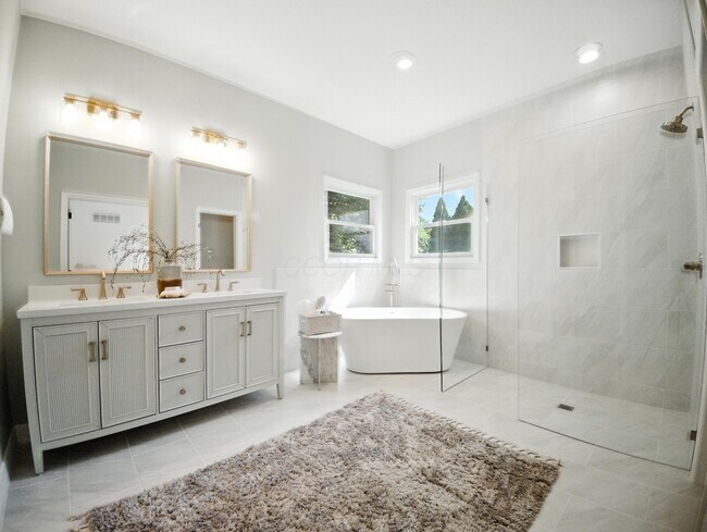 Building Photo - 4256 Landhigh Lakes Dr