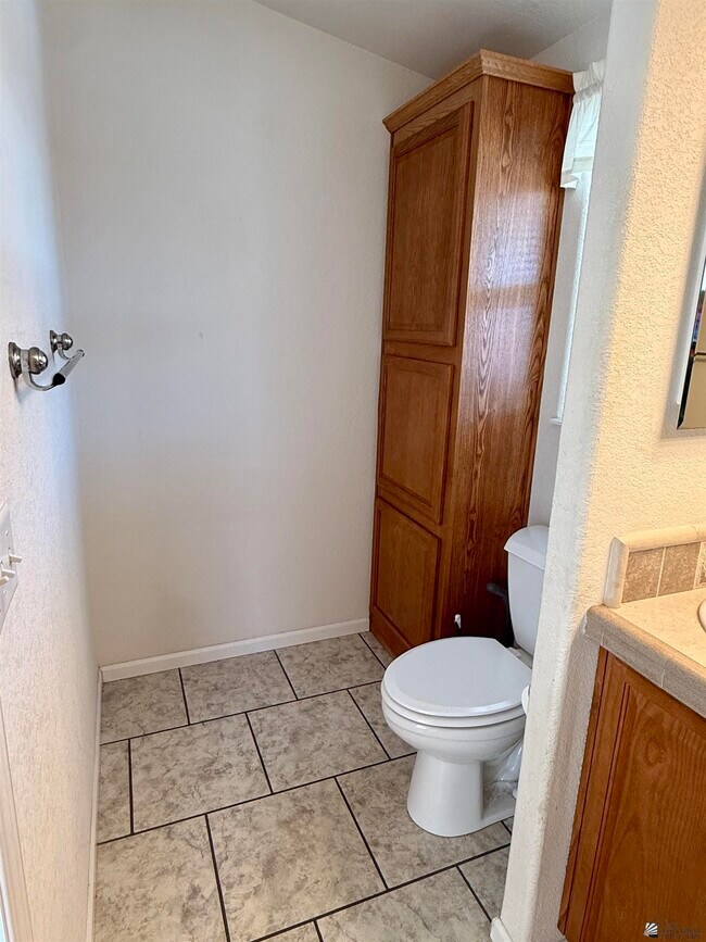 Building Photo - 13239 E 48th Dr