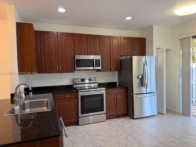 Building Photo - 14934 SW 41st Ln