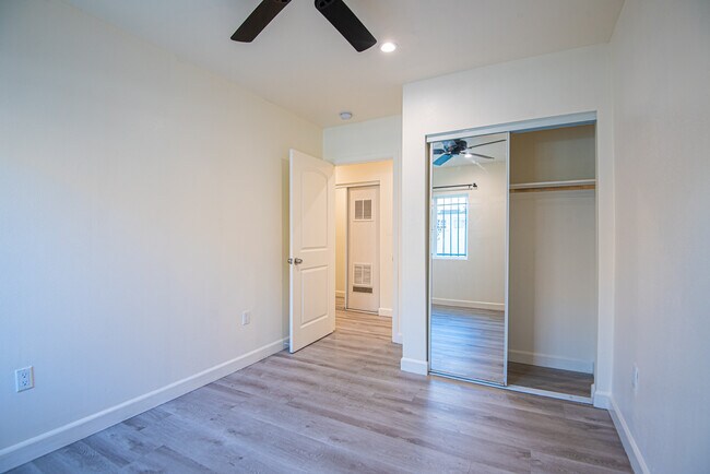 Building Photo - 603 W 49th St