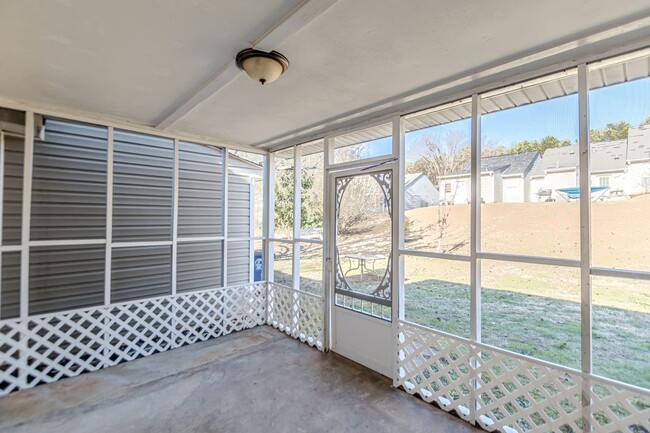 Building Photo - 9018 Stoneleigh Trce