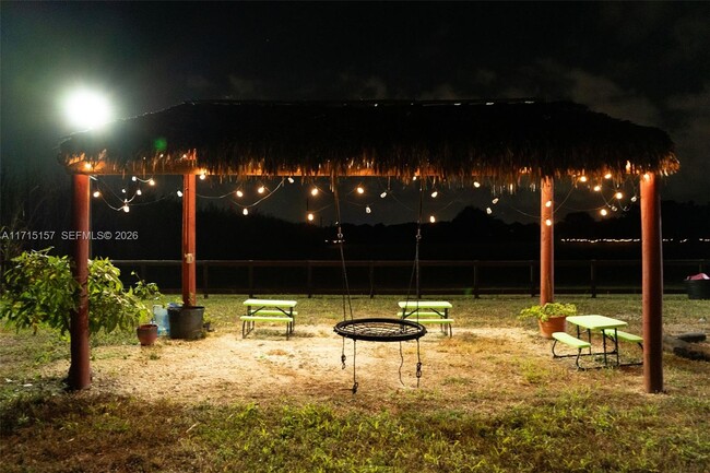 Building Photo - 3640 SW 22nd St