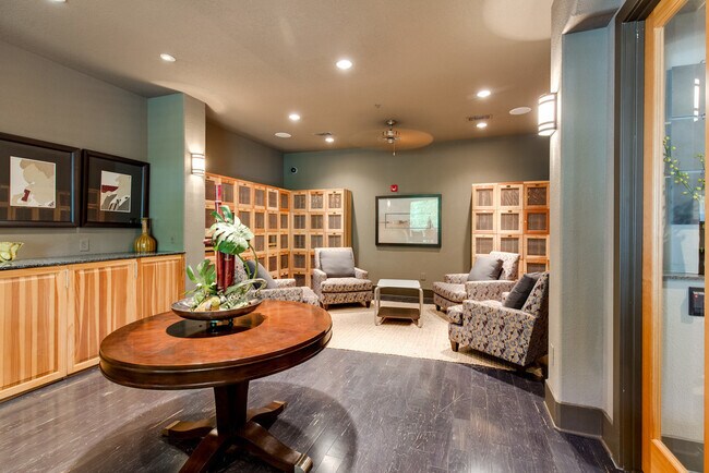 Building Photo - 2600 Hillsboro Pike