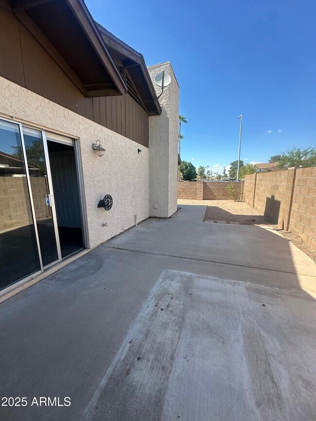 Building Photo - 8691 E Latham St
