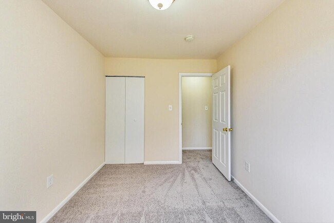 Building Photo - 906 West Side Dr