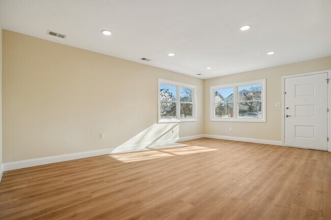 Building Photo - 11 Washington Ave