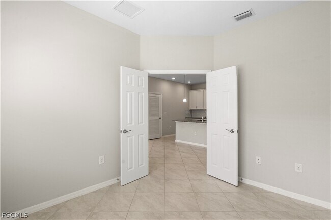 Building Photo - 4443 Dutchess Park Rd