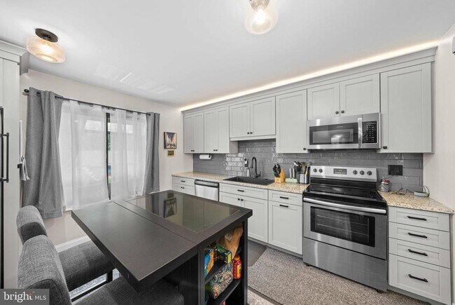 Building Photo - 3415 Pebble Beach Dr