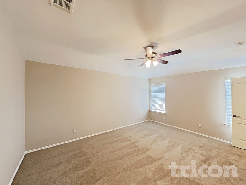 Building Photo - 525 Beechgrove Terrace