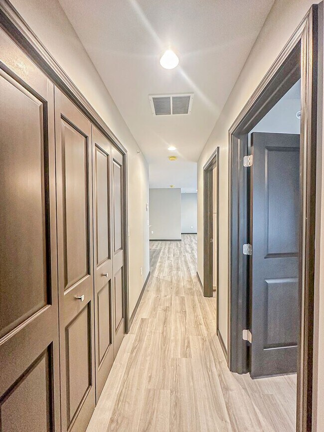 Building Photo - Beautiful 2 Bed, 2 Bath PREMIUM Apartment in PRIME location!  Furnished & Unfurnished Options Ava...