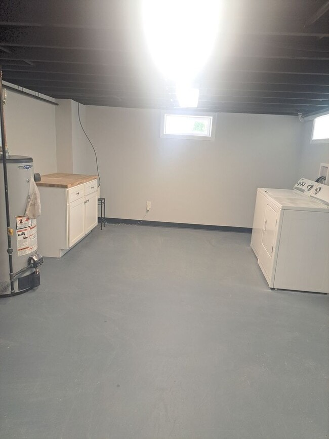 Building Photo - COMPLETE Remodel 2 Bedroom / 1 Bath House