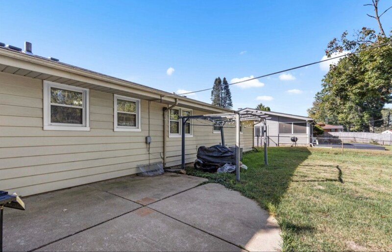 Building Photo - 4012 Highcrest Rd