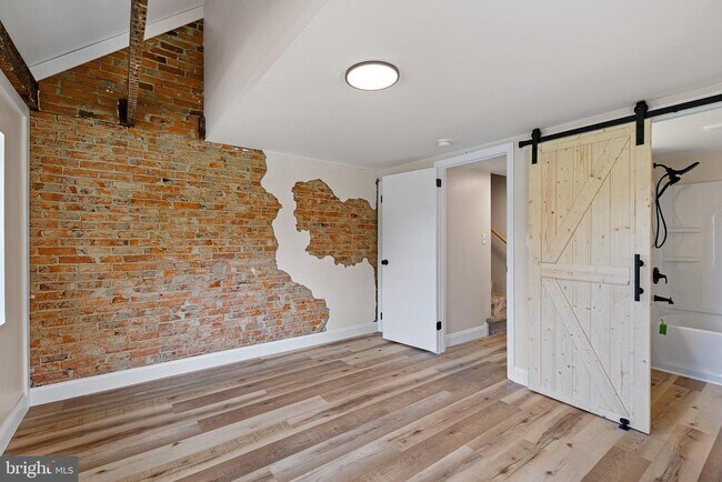 Building Photo - 563 Rosedale Rd