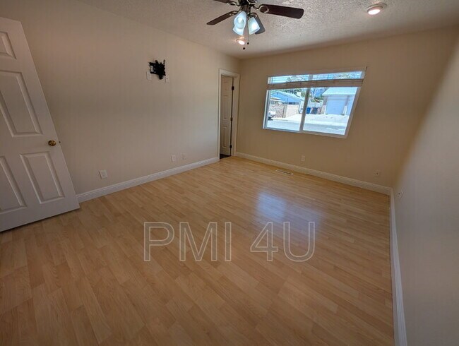 Building Photo - 4225 Penelope Pl NE