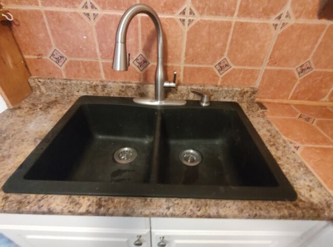 Building Photo - 3 Church St