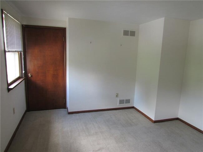 Building Photo - 125 Rock Run Rd