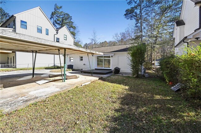 Building Photo - 1728 Wayland Cir NE