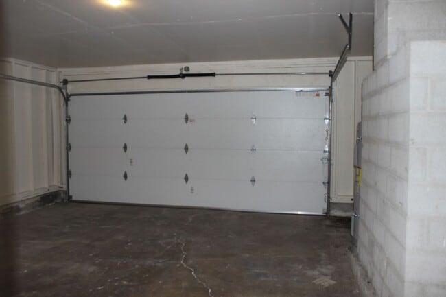 Building Photo - 3 or 4 bedroom, 2 bath updated home in Hillsboro near Intel Jones Farm