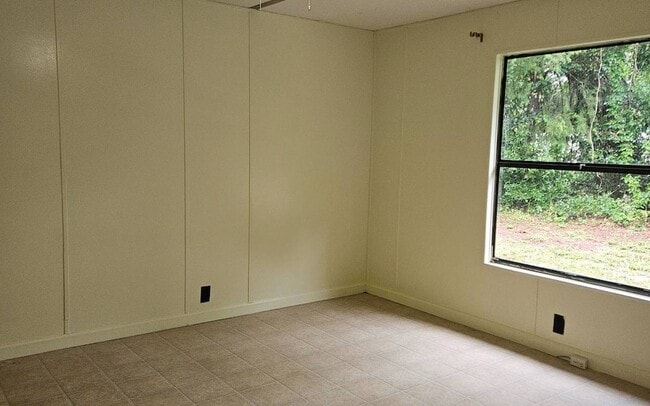 Building Photo - 225 Pecan Ln