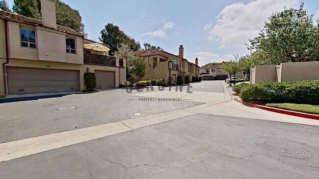 Building Photo - 2Bd 1Ba Condo in Newport Beach
