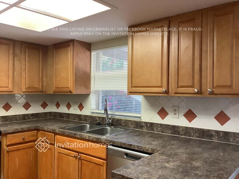 Building Photo - 814 Centerwood Ct