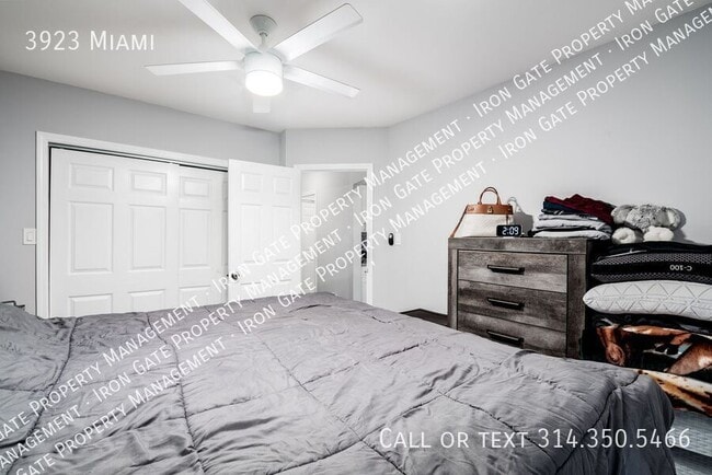 Building Photo - 3923 Miami-