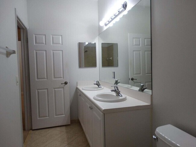 Building Photo - 671 SE 37th Pl