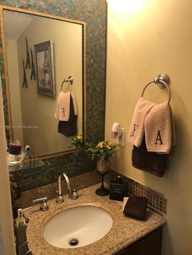 Building Photo - 248 Majorca Ave