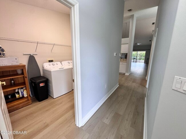 Building Photo - 1419 Coconut Palm Cir