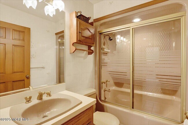 Building Photo - 8 Ortley Ave