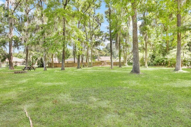 Building Photo - 8 N Nicholson Cir