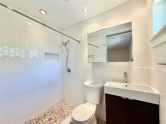 Building Photo - 2223 Forest Oaks Dr