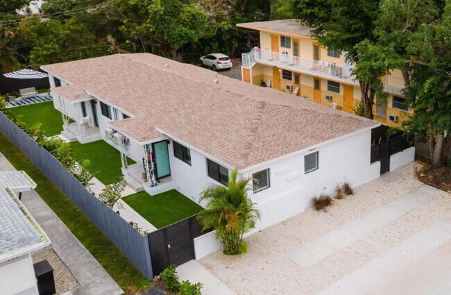 Building Photo - 740 SW 9th St
